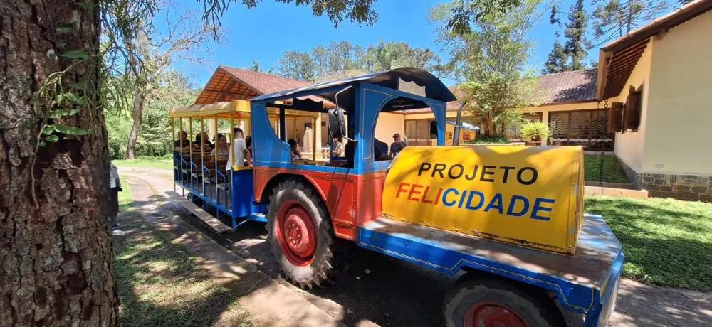 Memória e encontro de gerações marca vivência de atendidos do CRAS Caucaia no Sitio da Felicidade