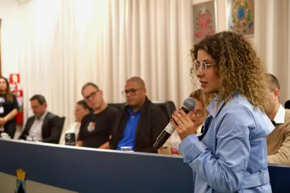 Palestra em Cotia alerta para impactos do vício em jogos e bets