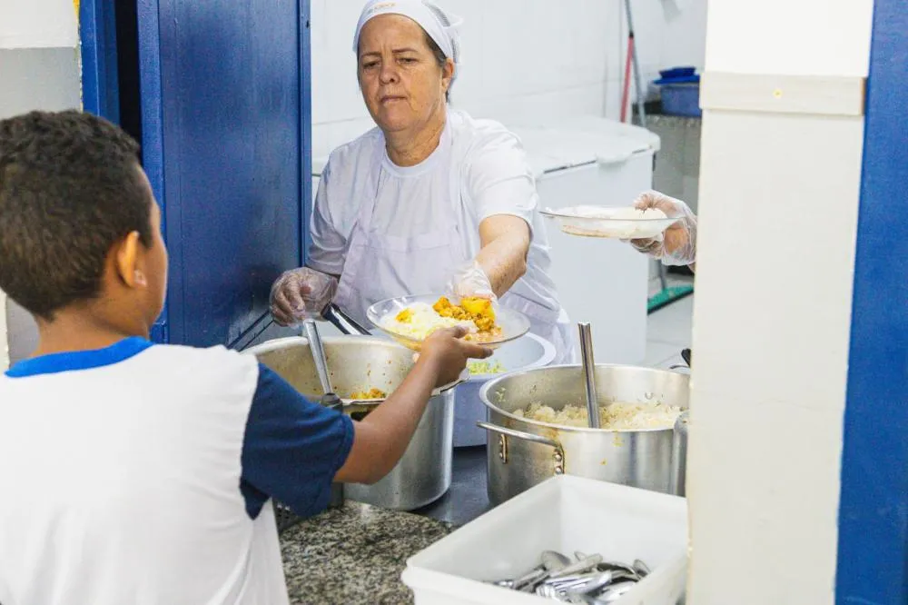 Comida de verdade: Prefeitura de Cotia serve mais de 64 mil refeições por dia nas escolas municipais